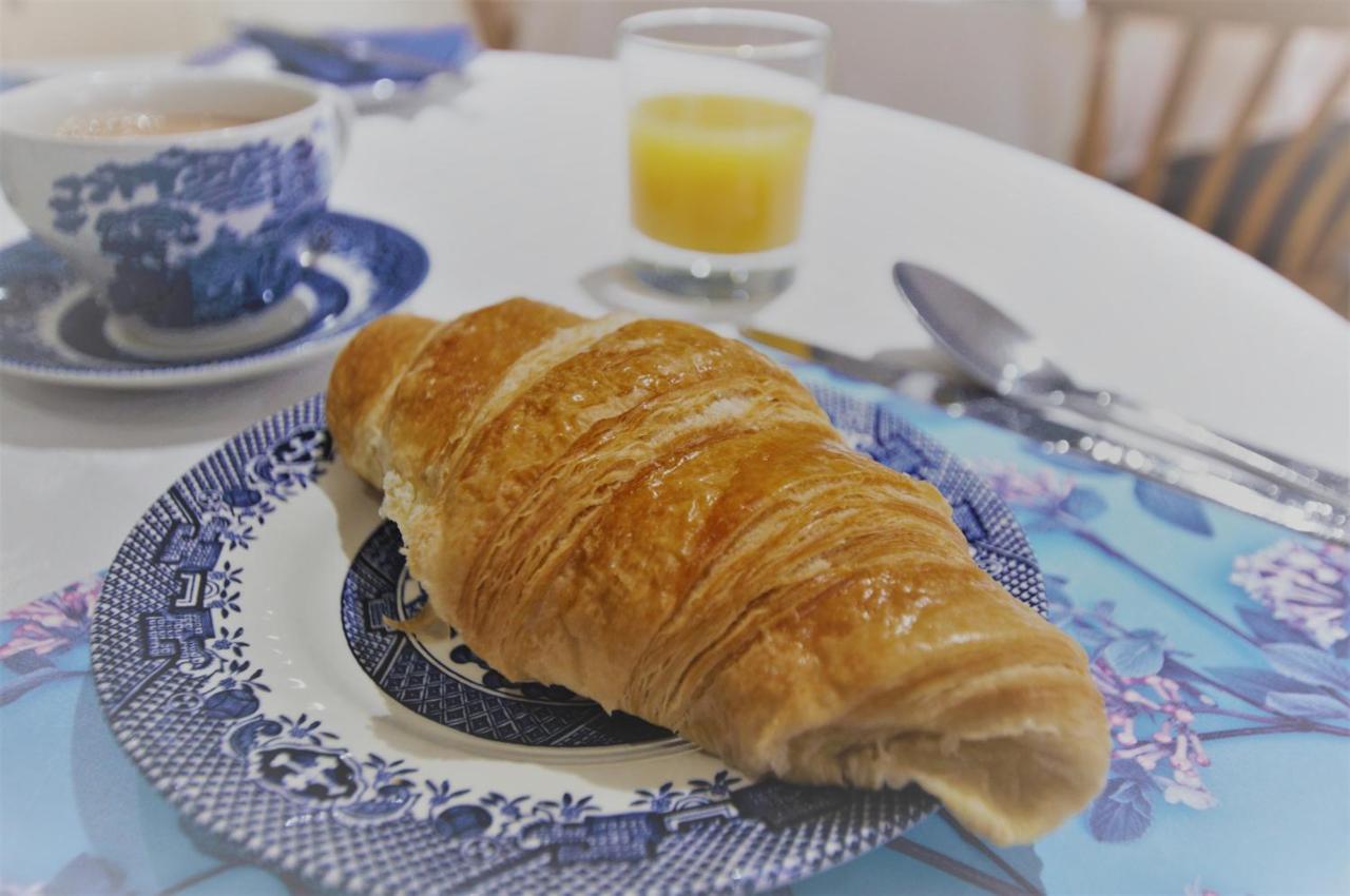 Bishop's Cleeve Dove House Bed & Breakfast エクステリア 写真